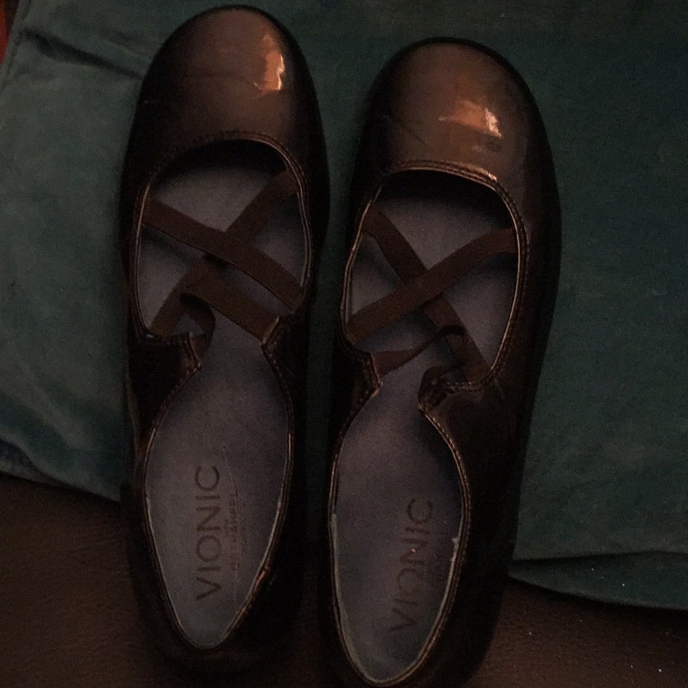 Vionic patent leather black flats.  Elastic front